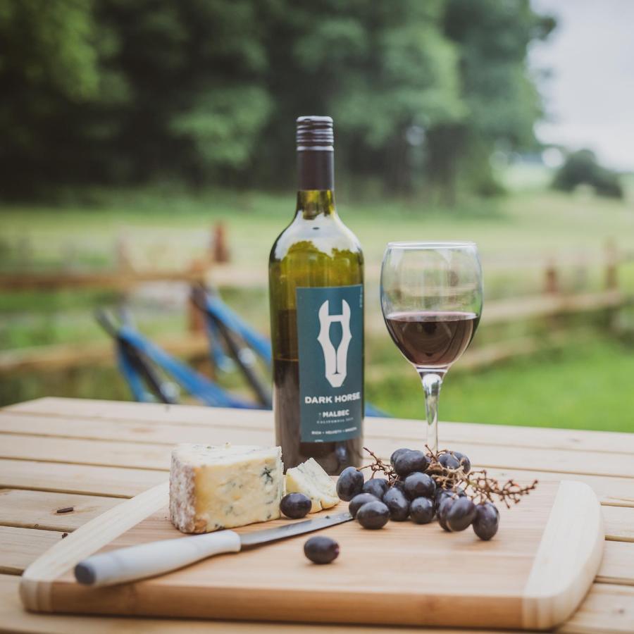 Hidden Wood Glamping And The Hideaway Cabin Warminster Exteriör bild