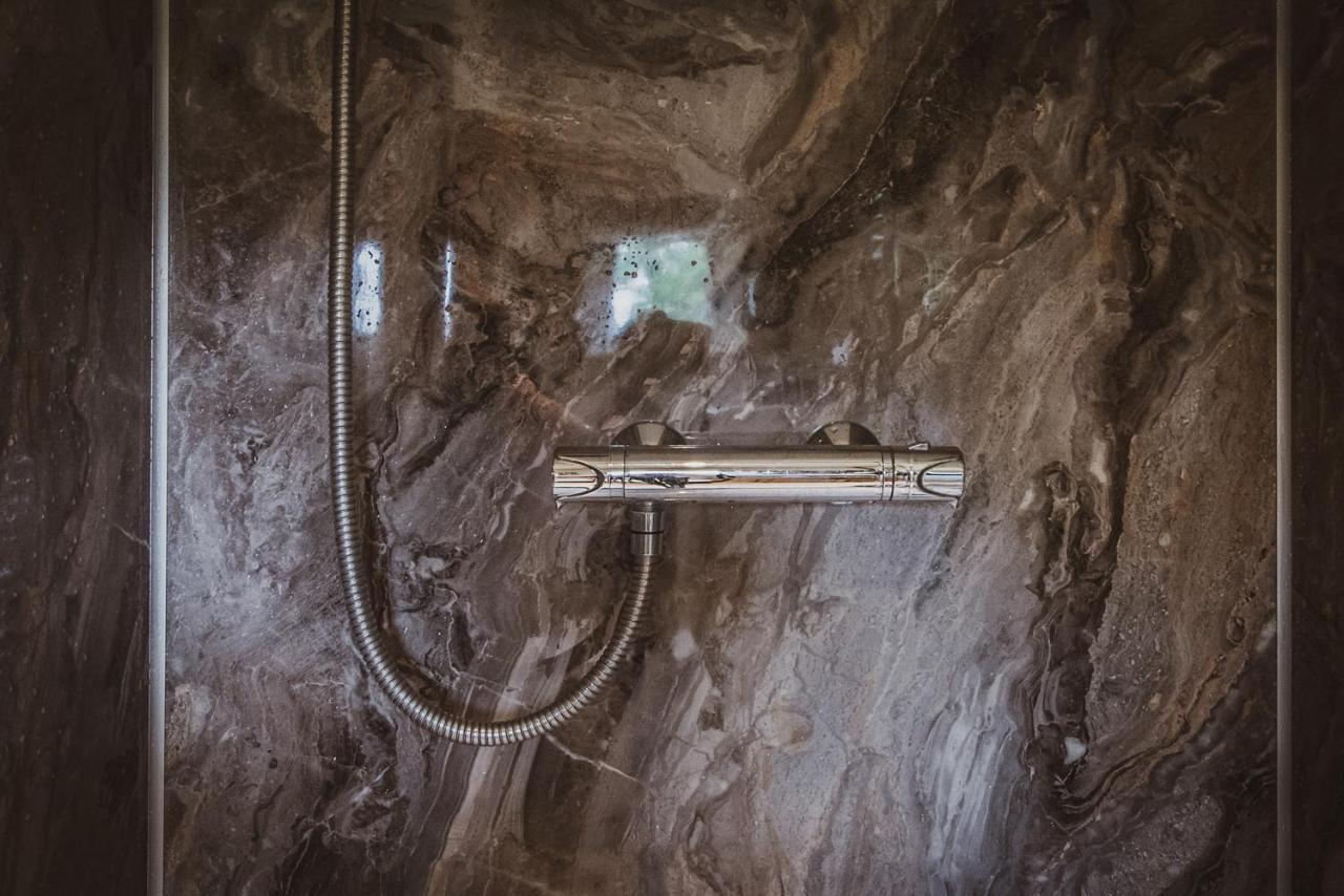 Hidden Wood Glamping And The Hideaway Cabin Warminster Exteriör bild